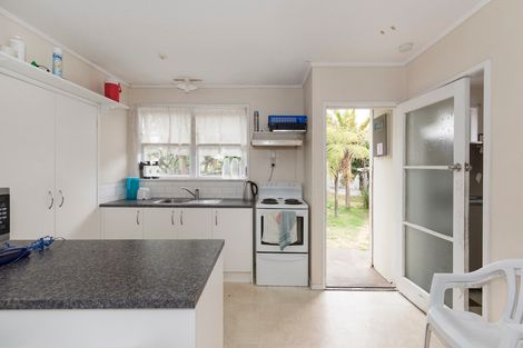 Photo of property in 17 Addington Avenue, Manurewa, Auckland, 2102