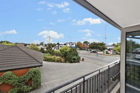 Photo of property in 51 Strowan Road, Strowan, Christchurch, 8052