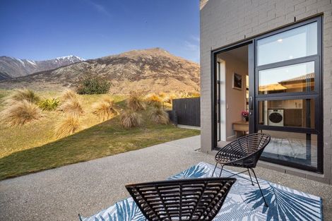 Photo of property in 33 Alps View Place, Lake Hayes, Queenstown, 9304