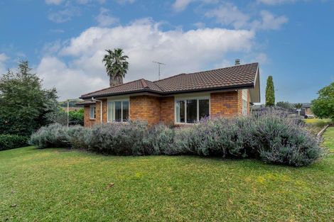 Photo of property in 15 Cabeleigh Drive, Helensville, 0800