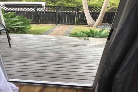 Photo of property in 1/22 Sandown Road, Rothesay Bay, Auckland, 0630