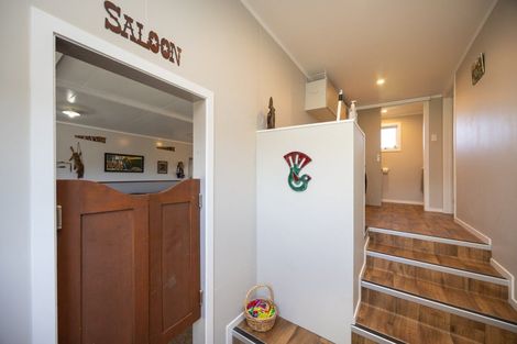 Photo of property in 658 Roberts Line, Kelvin Grove, Palmerston North, 4470