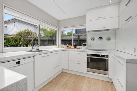 Photo of property in 2/37 Nile Road, Milford, Auckland, 0620