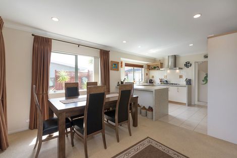 Photo of property in 27 Fergy Crescent, Wattle Downs, Auckland, 2103
