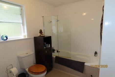 Photo of property in 25 Edmonton Road, Henderson, Auckland, 0612