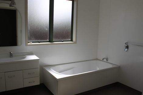 Photo of property in 4 Queen Street, Winton, 9720