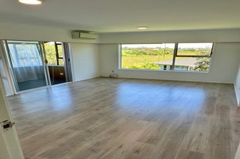 Photo of property in 2/23 Waitemata Road, Hauraki, Auckland, 0622