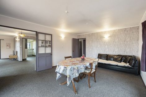 Photo of property in 20 Springdale Grove, Fitzherbert, Palmerston North, 4410