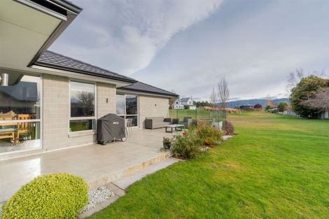 Photo of property in 25 Tawera Place, Te Anau, 9679