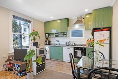 Photo of property in 11 Roxburgh Street, Mount Victoria, Wellington, 6011