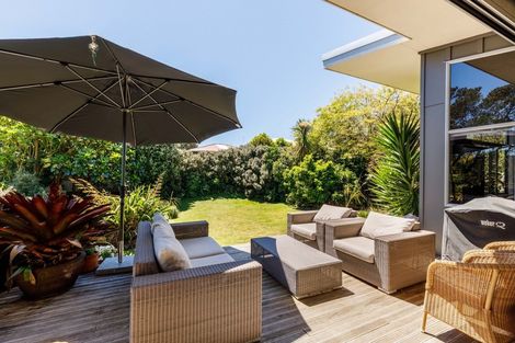 Photo of property in 59 Waiwaka Terrace, Strandon, New Plymouth, 4312