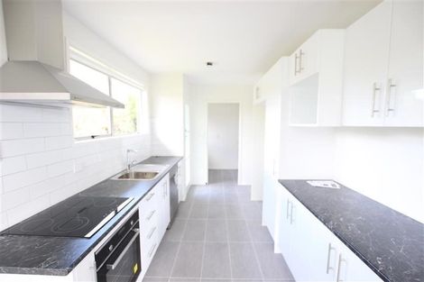 Photo of property in 13 Serwayne Place, Sunnyvale, Auckland, 0612