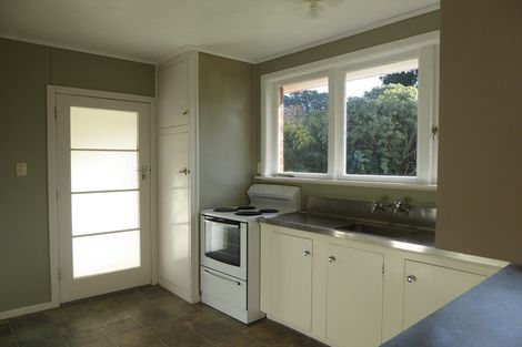 Photo of property in 17 Gill Crescent, Blockhouse Bay, Auckland, 0600