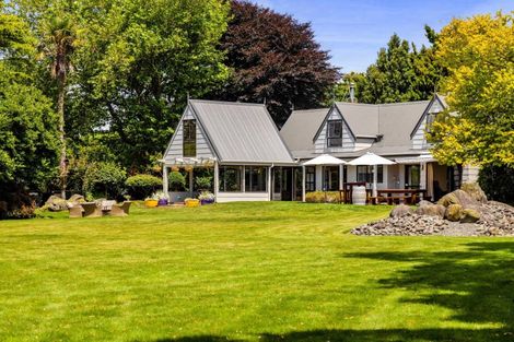 Photo of property in 48 Kairau Road West, Sentry Hill, New Plymouth, 4373