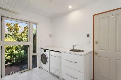 Photo of property in 2/32a Bryndwr Road, Fendalton, Christchurch, 8052