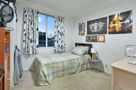 Photo of property in 2/18 Etherton Drive, Weymouth, Auckland, 2103