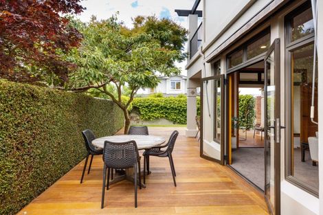 Photo of property in 17a Lincoln Terrace, Hokowhitu, Palmerston North, 4410