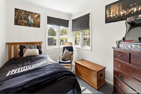 Photo of property in 15 Amberley Avenue, Te Atatu South, Auckland, 0610