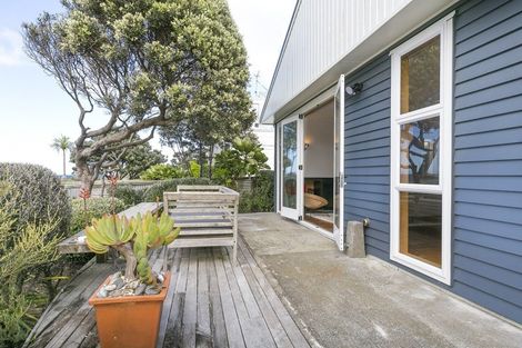 Photo of property in 178 Breaker Bay Road, Breaker Bay, Wellington, 6022