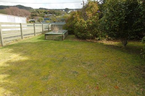 Photo of property in 8 Park Avenue, Tawa, Wellington, 5028