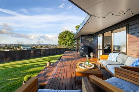 Photo of property in 22 Matisse Drive, West Harbour, Auckland, 0618