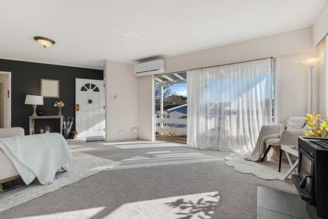 Photo of property in 38 Sunvue Road, Glen Eden, Auckland, 0602