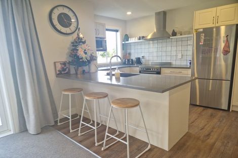 Photo of property in 6 Cosgrove Rise, Riverstone Terraces, Upper Hutt, 5018