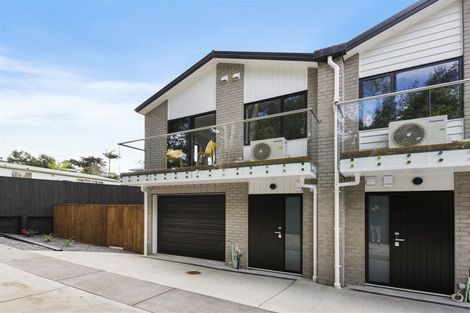 Photo of property in 10f Ballial Place, West Harbour, Auckland, 0618