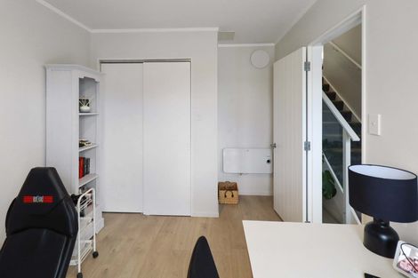 Photo of property in 6 Meadowcroft Grove, Johnsonville, Wellington, 6037