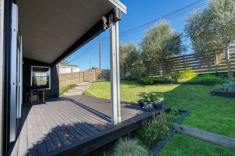 Photo of property in 6 Kent Avenue, Waitarere Beach, Levin, 5510