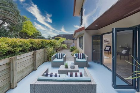 Photo of property in 25 Hogarth Rise, West Harbour, Auckland, 0618