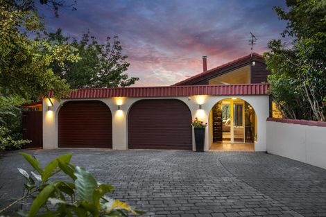 Photo of property in 24 Atarua Gardens, Waiatarua, Auckland, 0604