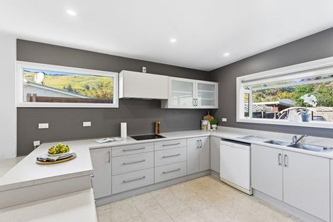 Photo of property in 24 Arnold Street, Sumner, Christchurch, 8081