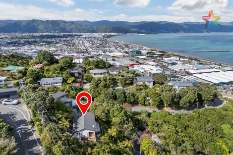 Photo of property in 2 Singers Road, Korokoro, Lower Hutt, 5012