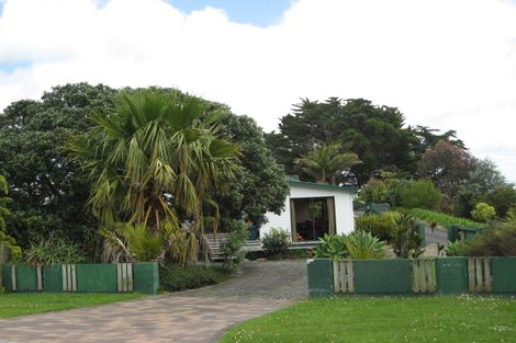 Photo of property in 26 Tindalls Bay Road, Tindalls Beach, Whangaparaoa, 0930