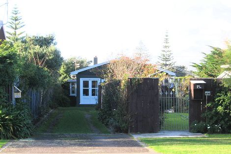 Photo of property in 15 Rauparaha Street, Waikanae Beach, Waikanae, 5036