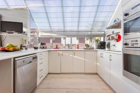 Photo of property in 2/14 Takutai Avenue, Bucklands Beach, Auckland, 2012