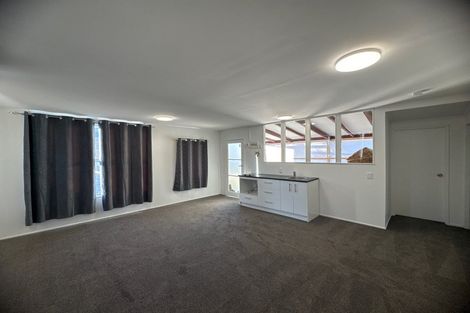 Photo of property in 127 Edgewater Drive, Pakuranga, Auckland, 2010