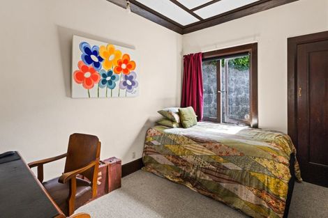 Photo of property in 32 Seapoint Road, Bluff Hill, Napier, 4110