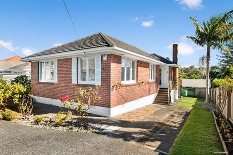 Photo of property in 2/2 Napoleon Avenue, Milford, Auckland, 0620