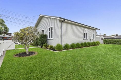 Photo of property in 1 Rainsford Street, Moturoa, New Plymouth, 4310