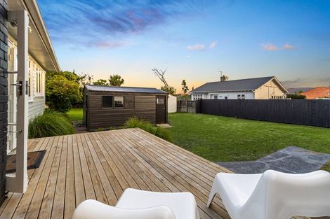 Photo of property in 70 Point Chevalier Road, Point Chevalier, Auckland, 1022