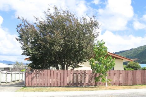 Photo of property in 27b Roband Crescent, Brown Owl, Upper Hutt, 5018