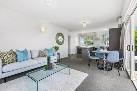 Photo of property in 2/111 Hobsonville Road, West Harbour, Auckland, 0618