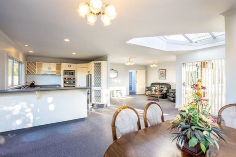 Photo of property in 3a Kinross Drive, Merrilands, New Plymouth, 4312