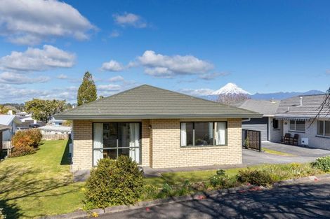 Photo of property in 2/16 Sandel Rise, Merrilands, New Plymouth, 4312