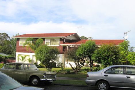 Photo of property in 16 Maroubra Place, Botany Downs, Auckland, 2010
