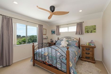 Photo of property in 27 Fergy Crescent, Wattle Downs, Auckland, 2103