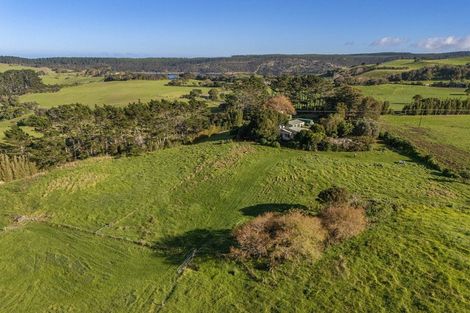 Photo of property in 2640 South Head Road, South Head, Helensville, 0874
