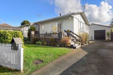 Photo of property in 114 Racecourse Road, Waiuku, 2123